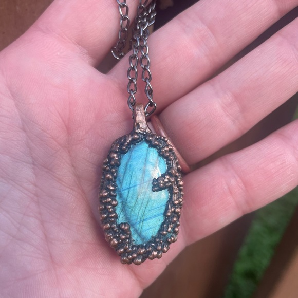 Laboradorite necklace; blue flash laboradorite; witchy jewelry; reiki healing - Picture 3 of 8